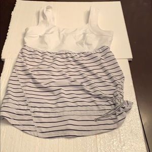 Lululemon sleeveless tank with built in bra sz 8